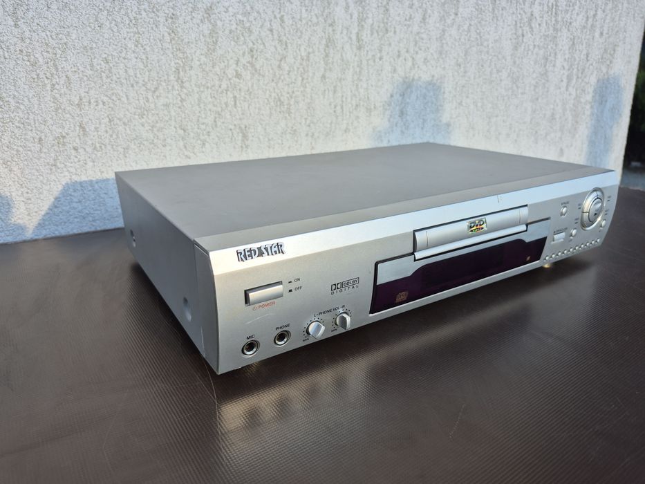 Vand DVD  marca RED STAR model NO.230,CLASS I LASER PRODUCT,made in Slovakia 
Compact disc Digital VCEC


-