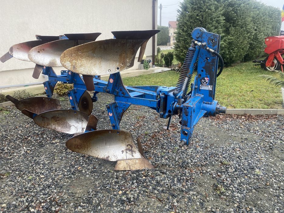 Plug reversibil hidraulic cu trei brazde Rabewerk