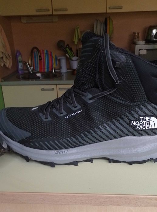 Продавам мъжки обувки "The Nord Face " VECTIV