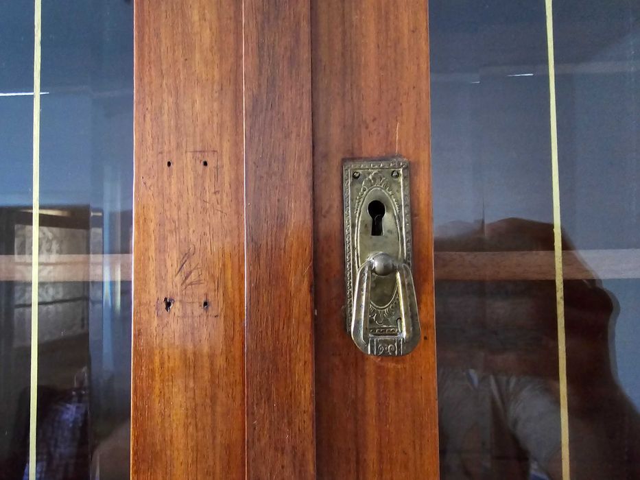 Dulap săsesc, castăn antichitate.