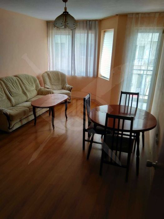 Дава се под наем Тристаен апартамент в Варна, Център - 95 кв.м за 775 € - Снимка #1