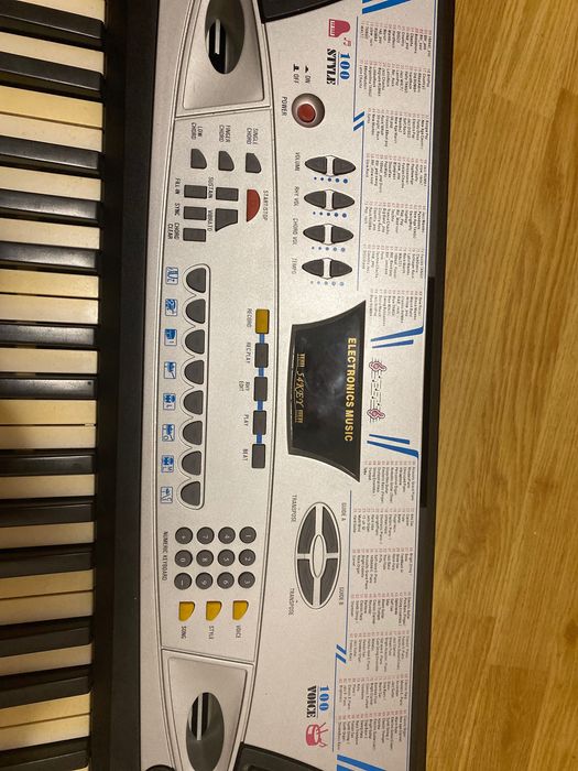 Orgă electronică profesională