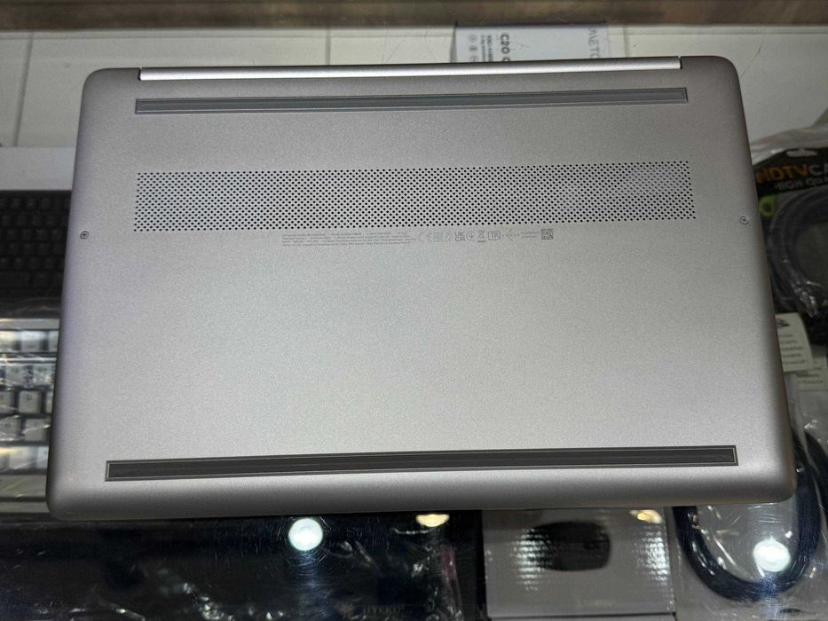 HP LAPTOP 15s-fq5xxx Core i3-1215U ram 8 ssd 256