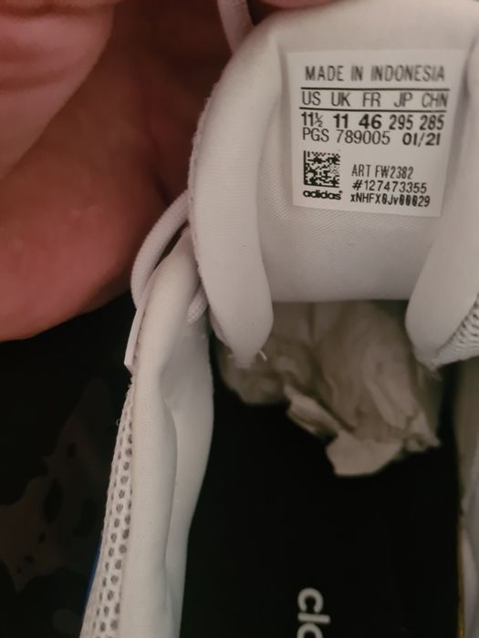 Продам кроссовки адидас