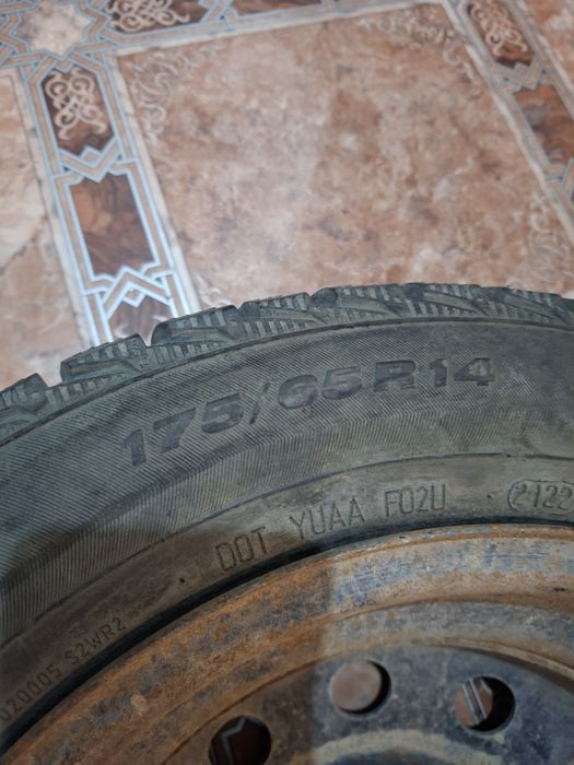 Продам зимние шины 175/65
