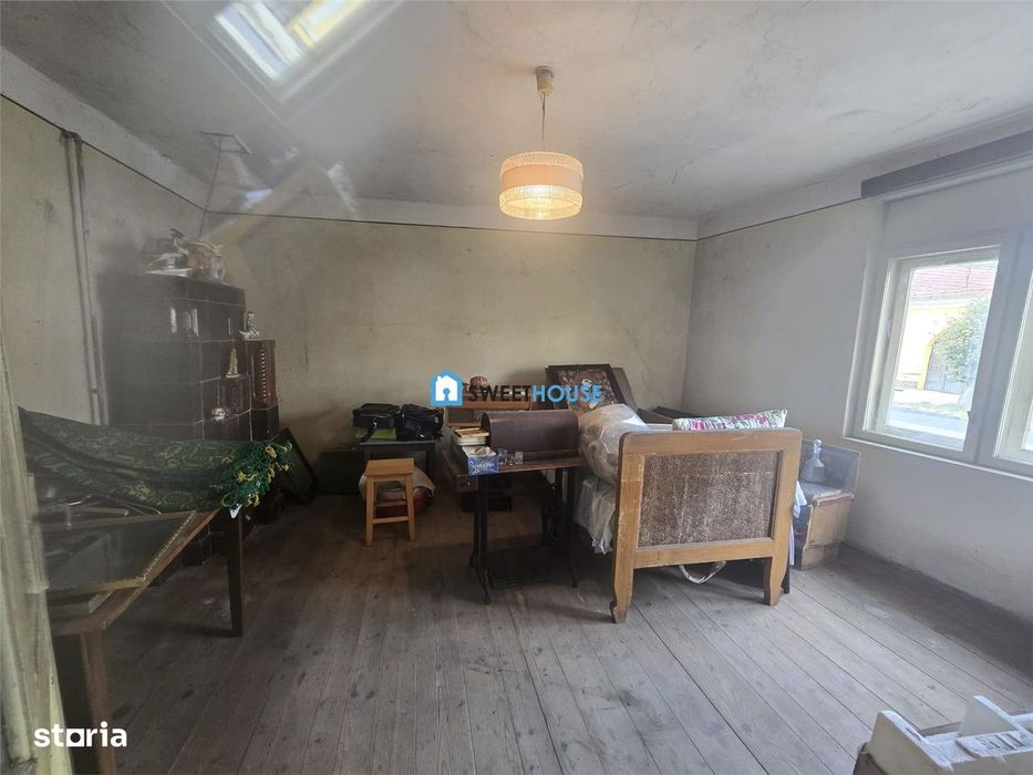 Casa Traditionala cu Teren Generos de Vanzare Mandra