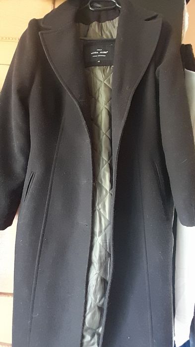 Vînd,haina CAȘMIR negru mas.42-44.