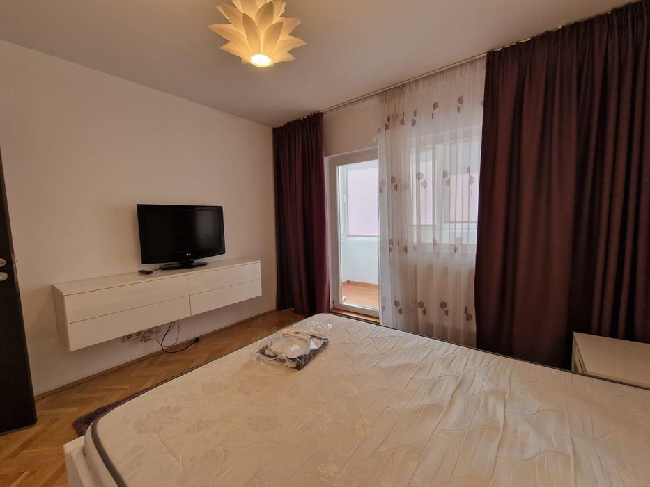 Inchiriez apartament 3 camere decomandate si loc parcare Zorilor Cluj