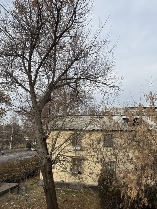 Сотилади дом спутник 8 2 хона