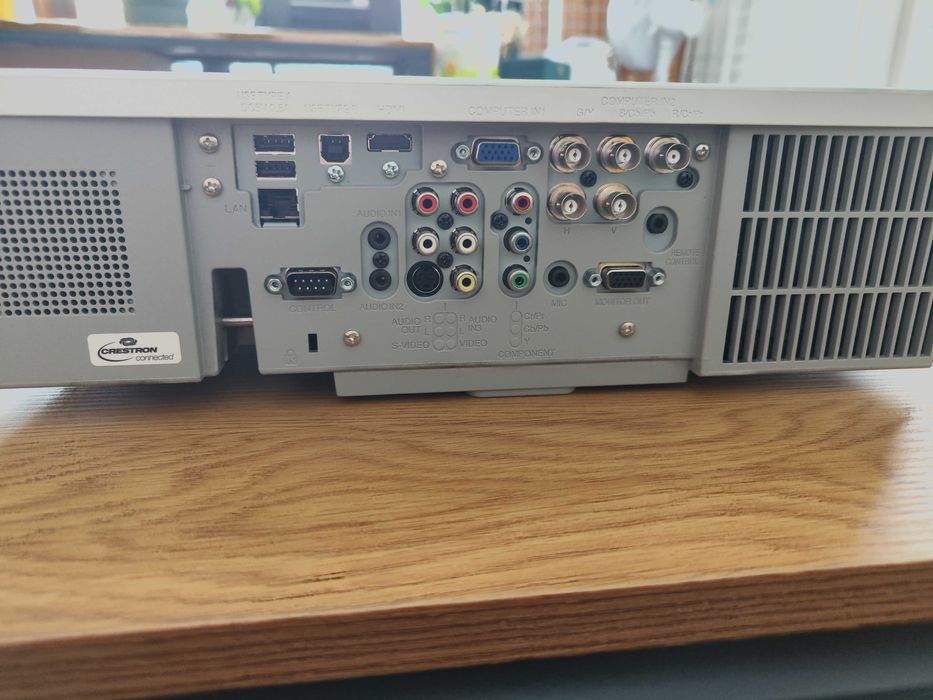 Vand proiector Hitachi CP-WX4022WN