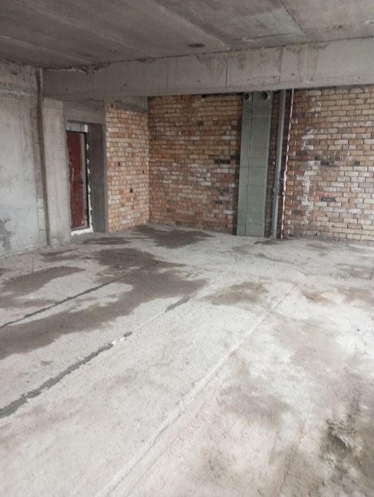 Каропка уй сотилади оринтер куйлук .Тарговий центр КОМПАС дан 200 метр