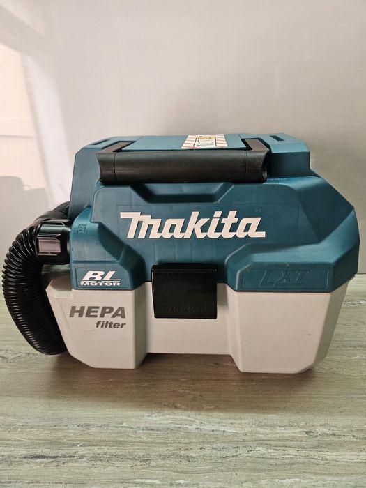 Makita Прахосмукачка DVC750L 18V.