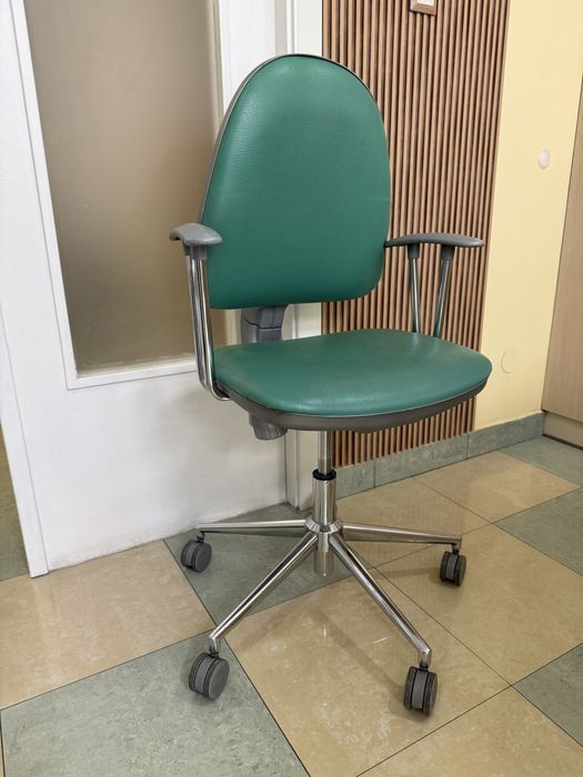 Медицински стол работен