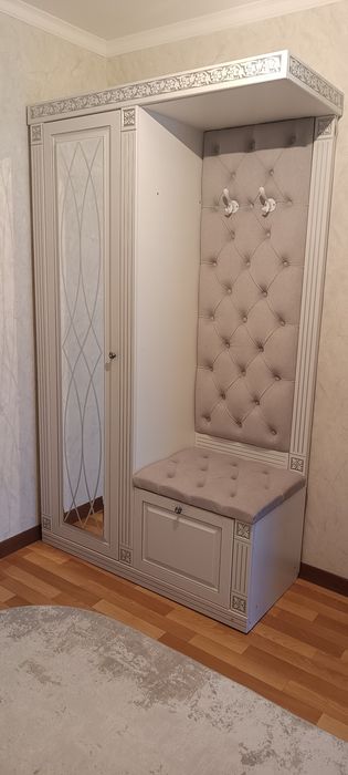 Шкаф в прихожую комнату