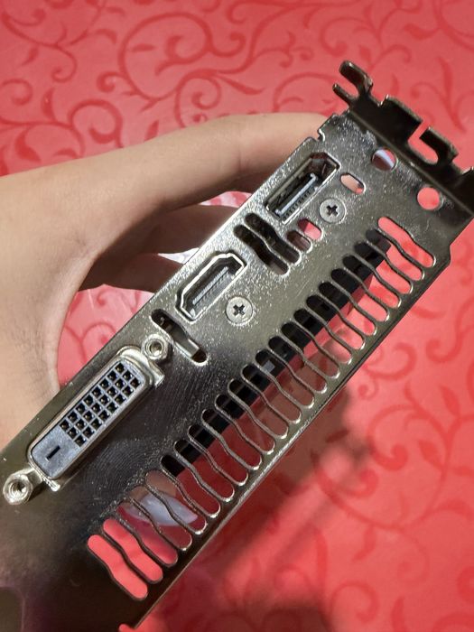 видеокарта ASUS  GTX 1050 3 ГБ.