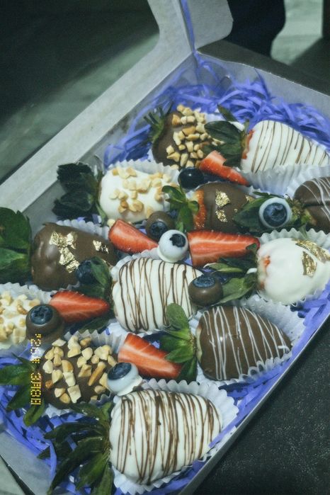 Клубника и финики