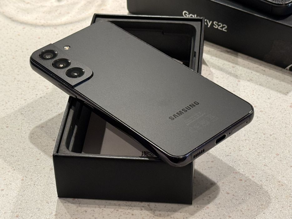 Samsung Galaxy S22 5G 128GB/8GB RAM Black - Перфектен.