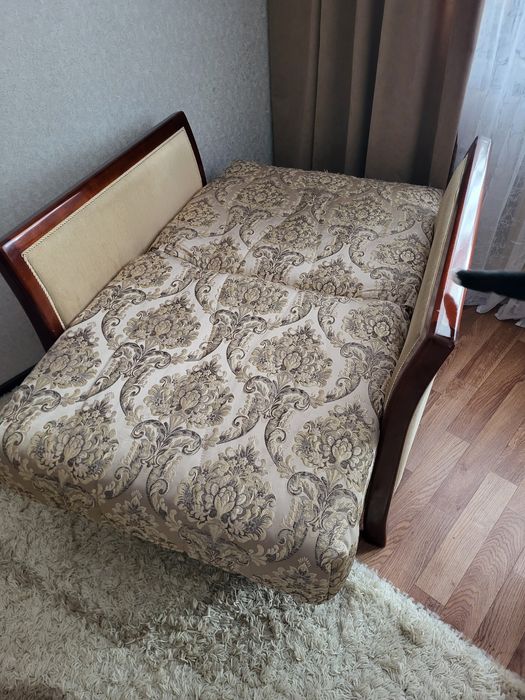 - Уютное кресло -