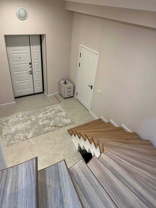 100 метров до Шота Руставели Дом под ОФИС 3 Уровня