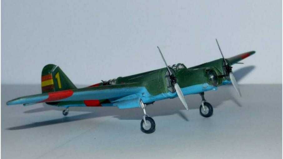Сборная модель самолета СБ (Д.З.И., 1/72)