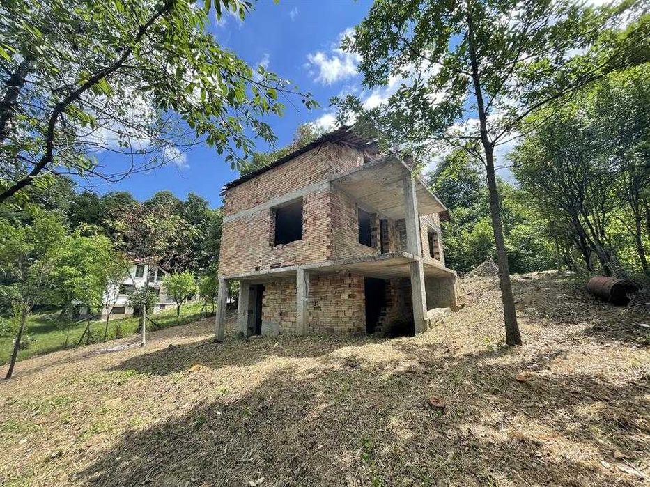 Продава къща - с.Трапесковци