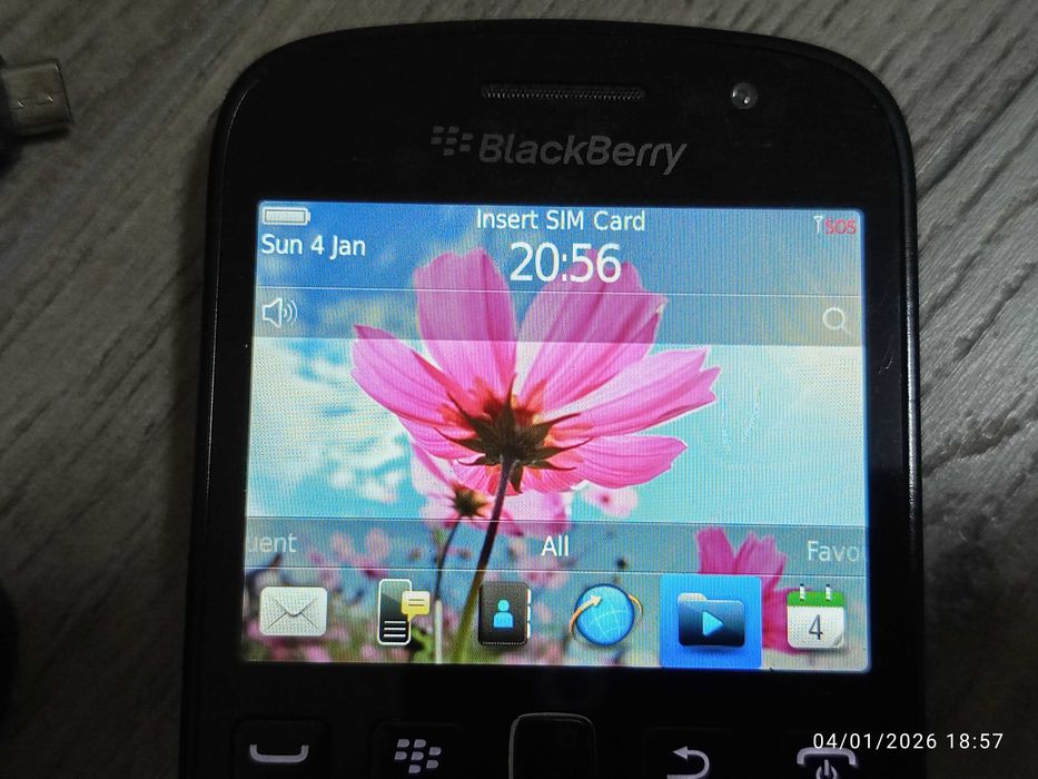 BLACKBERRY 9720 Smartphone с оригинално зарядно и кабел