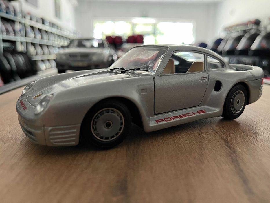 Метална колекционерска количкa BBURAGO  PORSCHE 959  мащаб 1:24