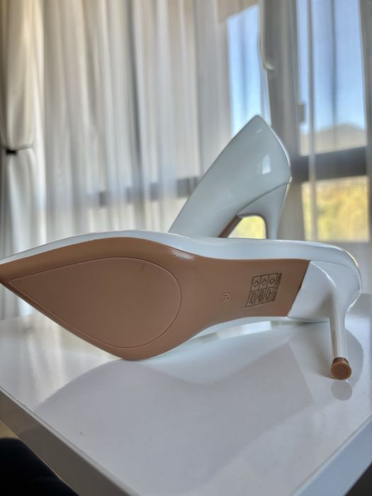 Нови бели обувки на ток - 36 номер