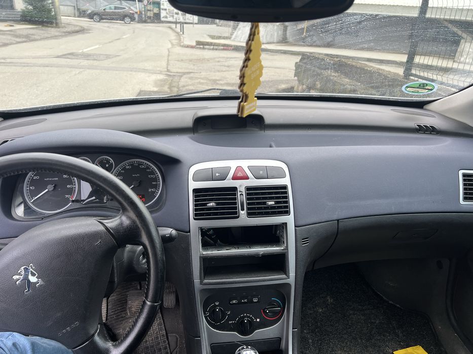 Vînd peugeot 1.6 Benzină