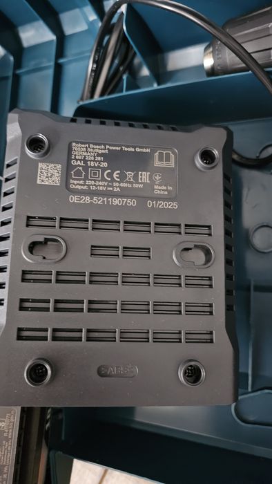 Masina de gaurit si insurubat (bormasina) pe acumulator Bosch