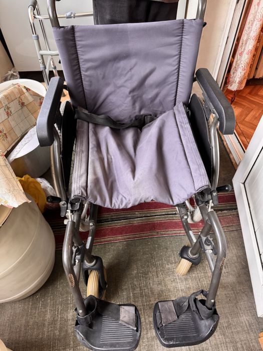 Продам инвалидную коляску