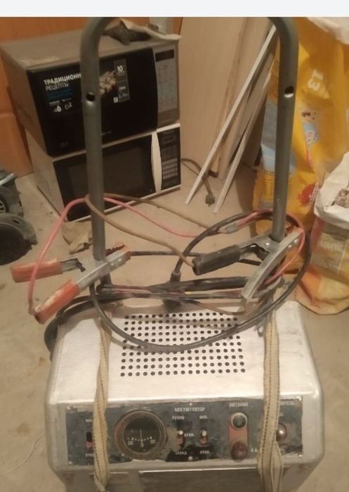 Советское пуско-зарядное устройство