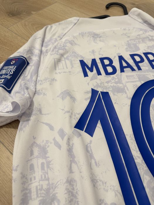 Tricou de fotbal World Cup 2022 Kylian Mbappe 10 marime M nou cu eticheta away