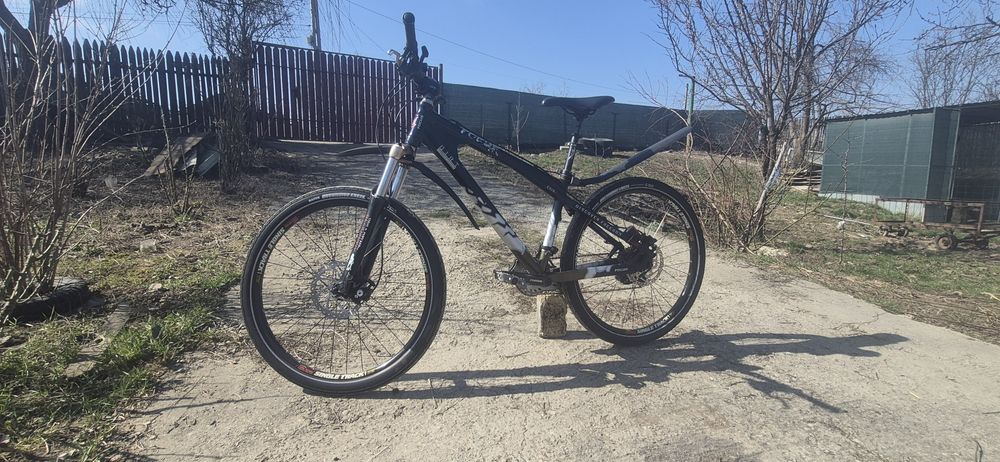 Bicicleta focus Dirt pentru sărituri.