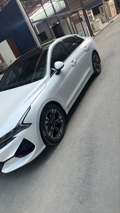 Kia k5  full GT line xamma narsasi chotki xolatda Alikantara chexollar