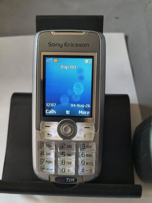 Sony Ericsson k700i +încărcător original Sony Ericsson (, decodat)