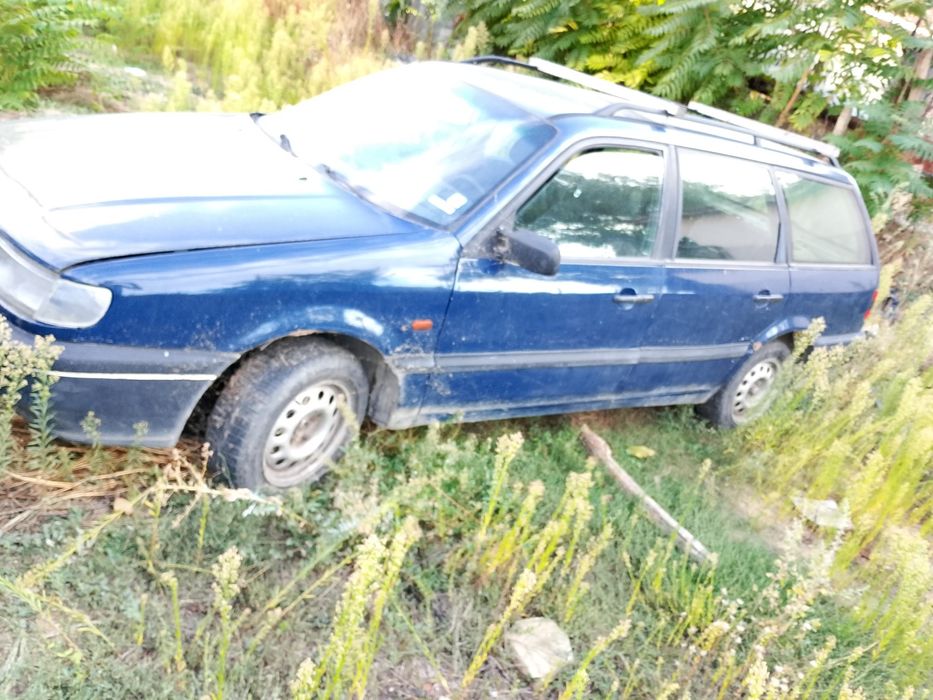 Продава се на части Volkswagen Pasat B3 1.8 бензин