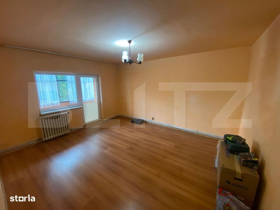 Apartament cu 4 camere, decomandat, 78 mp, 2 bai, et intermediar, Damb