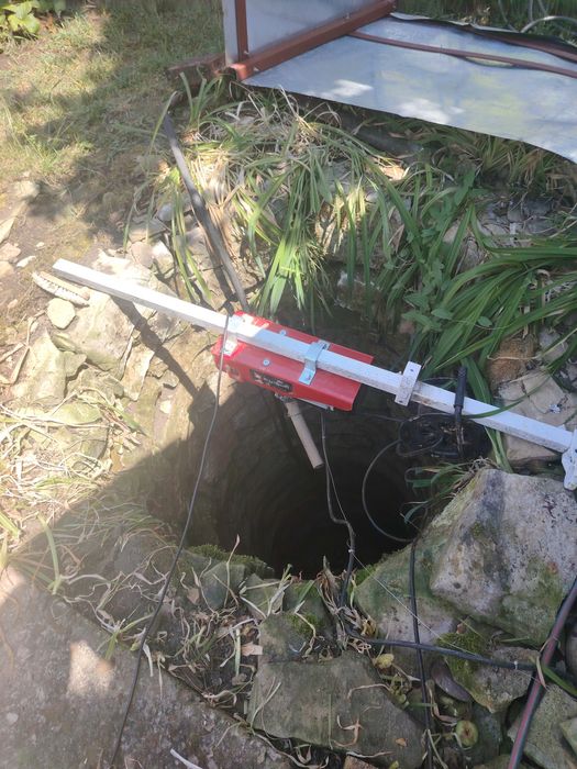 Curățăm fântâni și le adâncim