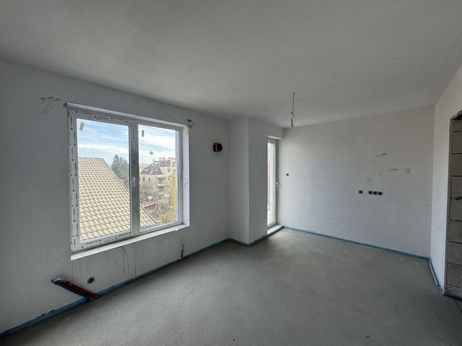 Просторен четиристаен апартамент в ж.к. Карпузица!