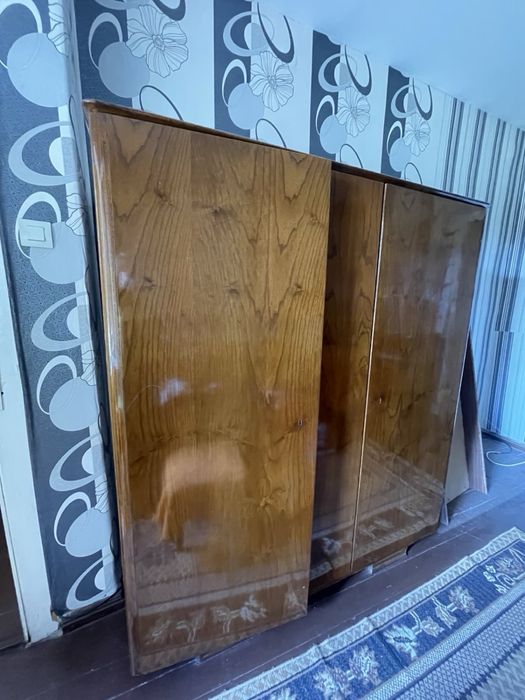 Обзавеждане гардероб диван