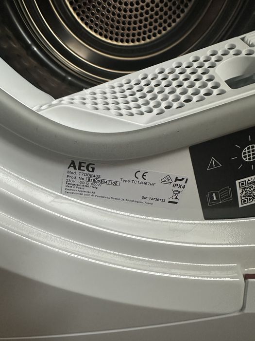 Uscător rufe AEG Lavatherm 7000, model T7DBE48S, cu pompă de căldură, capacitate 8 kg.