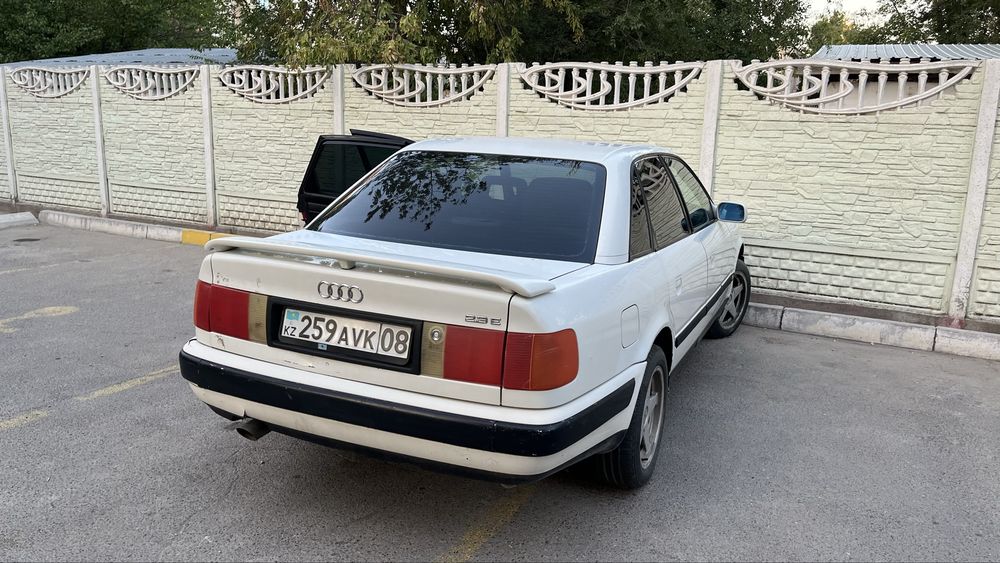 Продам audi 100 C4