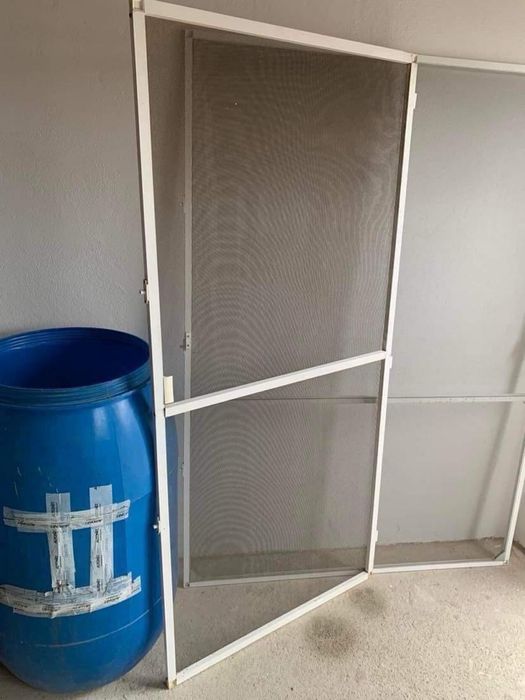 De vanzare usa pentru insecte