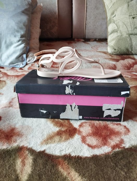 Продам пляжные шлепанцы