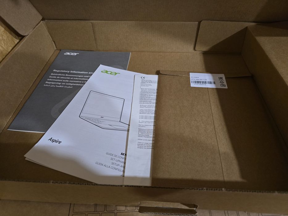 НОВ!!! Лаптоп Acer Aspire 3 A315-58-7122 с 15,6-инчов Full HD IPS екран (Intel Core i7-1165G7, 12 GB RAM,512 GB SSD,Windows 11)–AZERTY клавиатура,сив