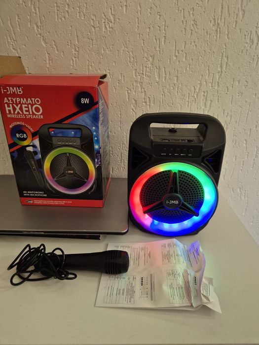 Boxa portabila la cutie.