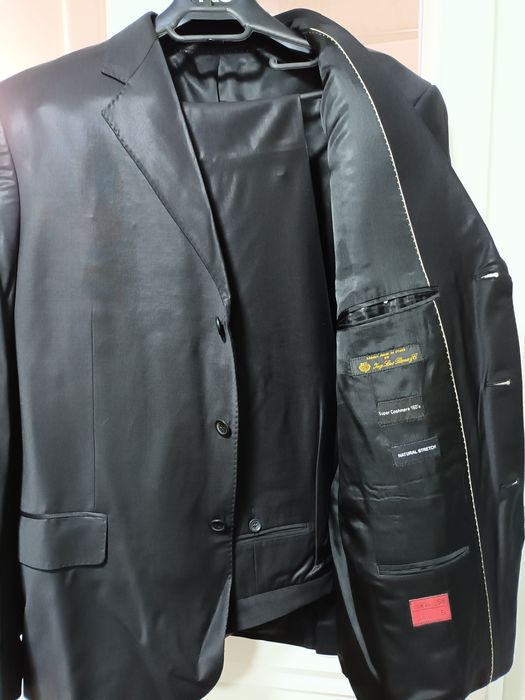 Costume, sacou,haină.