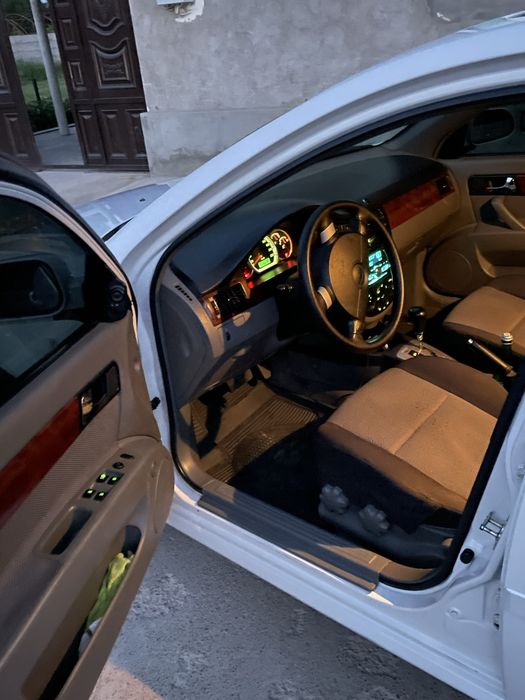 Lasseti 1.8 2011 yil  yurgan masofasi 150.000km optra fara moshina