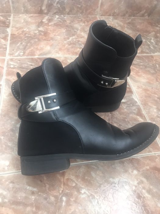 Оригинални ботуши Bare Traps + подарък